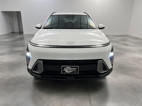 Used 2024 Hyundai Kona SEL AWD/4WD image 3