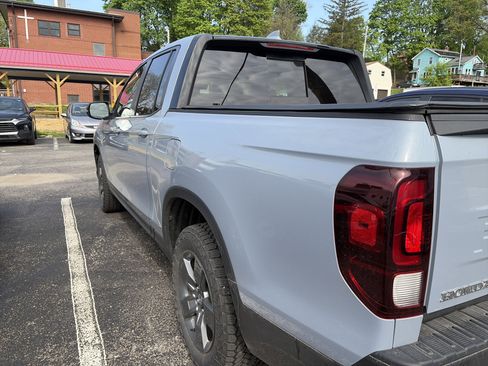 Used 2025 Honda Ridgeline TrailSport image 7