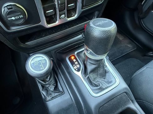 Used 2022 Jeep Gladiator Sport AWD/4WD image 23