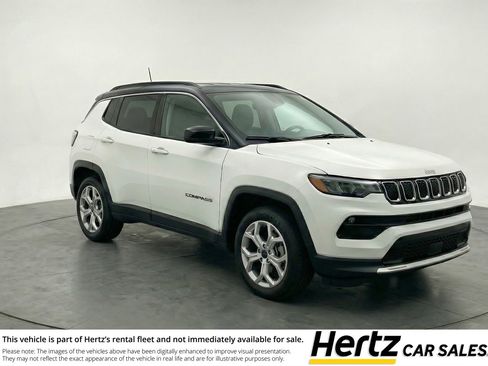 Used 2025 Jeep Compass Latitude AWD/4WD image 1