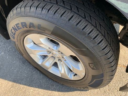 Used 2024 RAM 1500 Laramie image 10