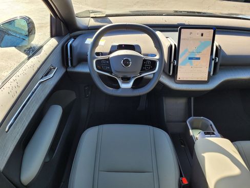 New 2026 Volvo EX30 Plus w/ Protection Package Premier image 10