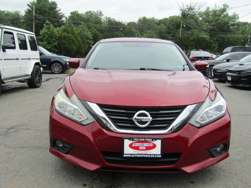 Used 2017 Nissan Altima 2.5 SV w/ Convenience Package FWD image 2
