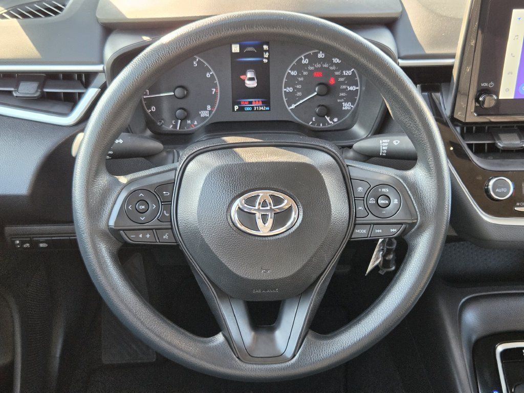 Used 2025 Toyota Corolla LE FWD image 14