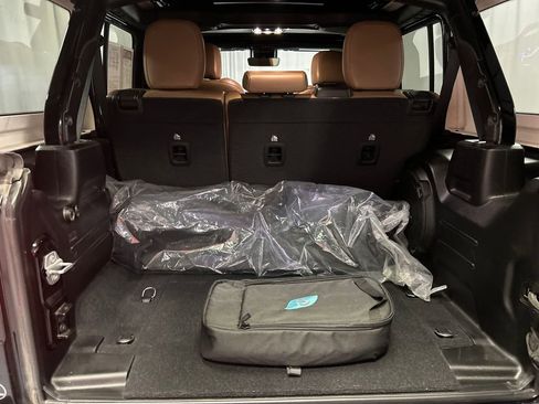 Used 2022 Jeep Wrangler Unlimited Sahara w/ Cold Weather Group image 24