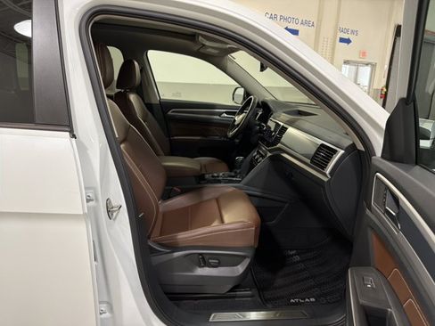 Certified 2023 Volkswagen Atlas SEL R-Line AWD/4WD image 36