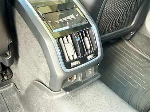 Used 2023 Volvo S90 B6 Plus image 28