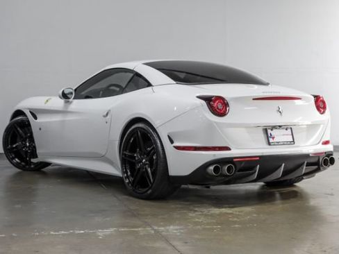 Used 2015 Ferrari California T image 15