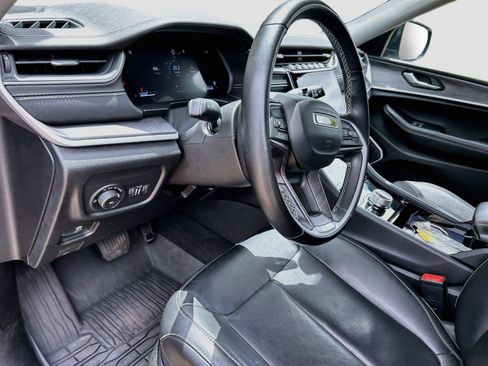 Used 2022 Jeep Grand Cherokee Limited AWD/4WD image 27