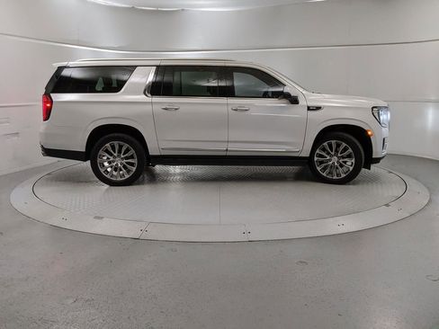 Used 2021 GMC Yukon XL Denali w/ LPO, Illumination Package image 2