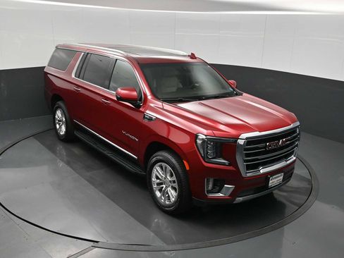 Used 2023 GMC Yukon XL SLT w/ SLT Premium Package image 32