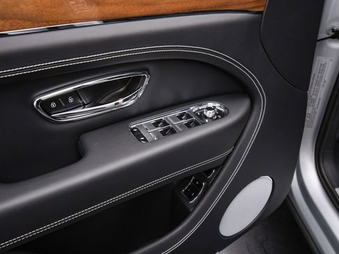 New 2025 Bentley Bentayga AWD/4WD image 41
