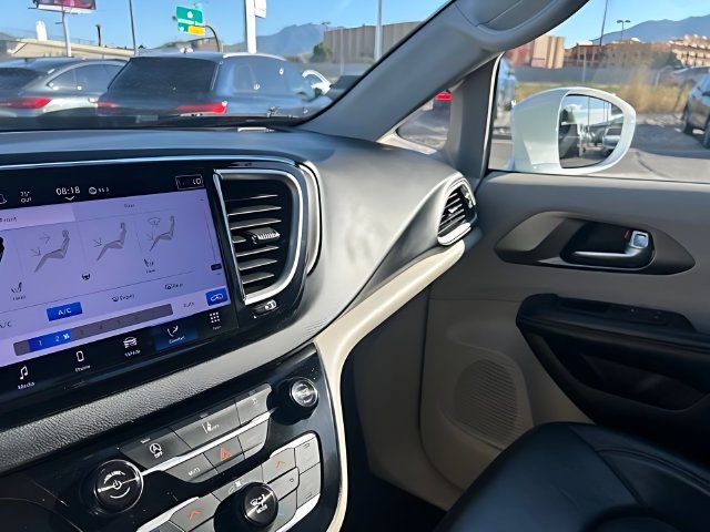 Used 2022 Chrysler Pacifica Touring-L FWD image 34