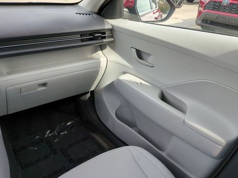 Used 2025 Hyundai Kona SEL image 17