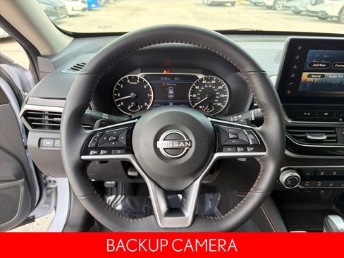 Used 2023 Nissan Altima 2.5 SR w/ SR Premium Package image 12