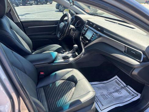 Used 2019 Toyota Camry SE image 18