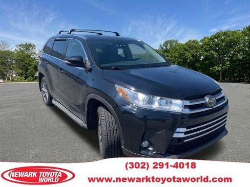 Used 2017 Toyota Highlander XLE w/ Carpet Mat Package AWD/4WD image 1