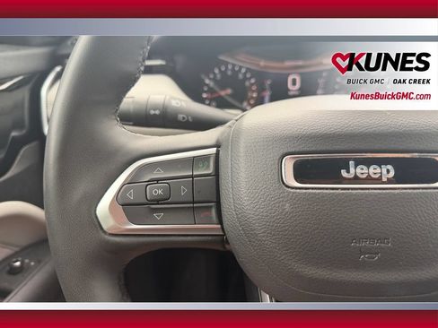 Used 2025 Jeep Compass Limited AWD/4WD image 17