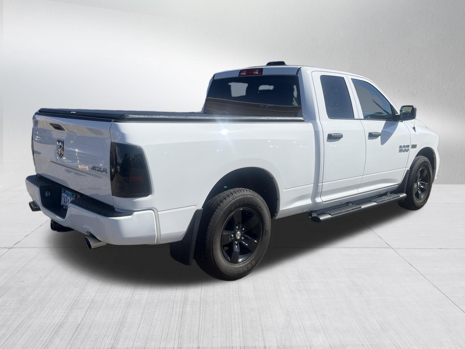 Used 2017 RAM 1500 Express AWD/4WD image 3