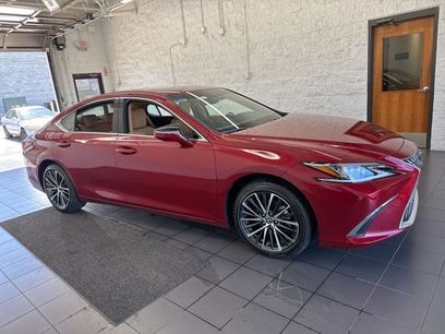 New 2025 Lexus ES 350 w/ Premium Package