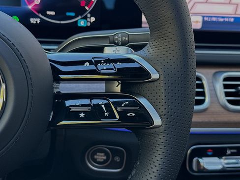 Used 2024 Mercedes-Benz GLS 450 4MATIC image 32