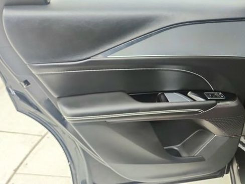 Used 2024 Cadillac Lyriq Tech image 32