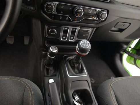 Used 2025 Jeep Wrangler Sport AWD/4WD image 15