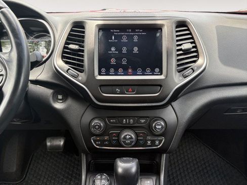 Used 2019 Jeep Cherokee Trailhawk AWD/4WD image 8