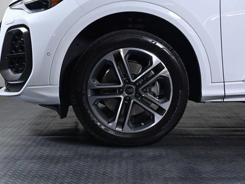 Used 2025 Audi Q5 Premium image 23