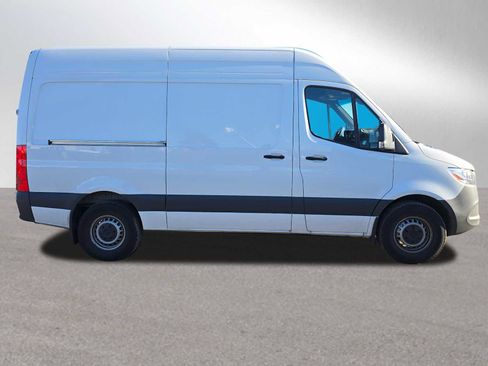 Used 2025 Mercedes-Benz Sprinter 2500 image 2