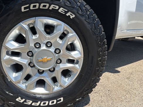 Used 2024 Chevrolet Silverado 2500 LTZ AWD/4WD image 28