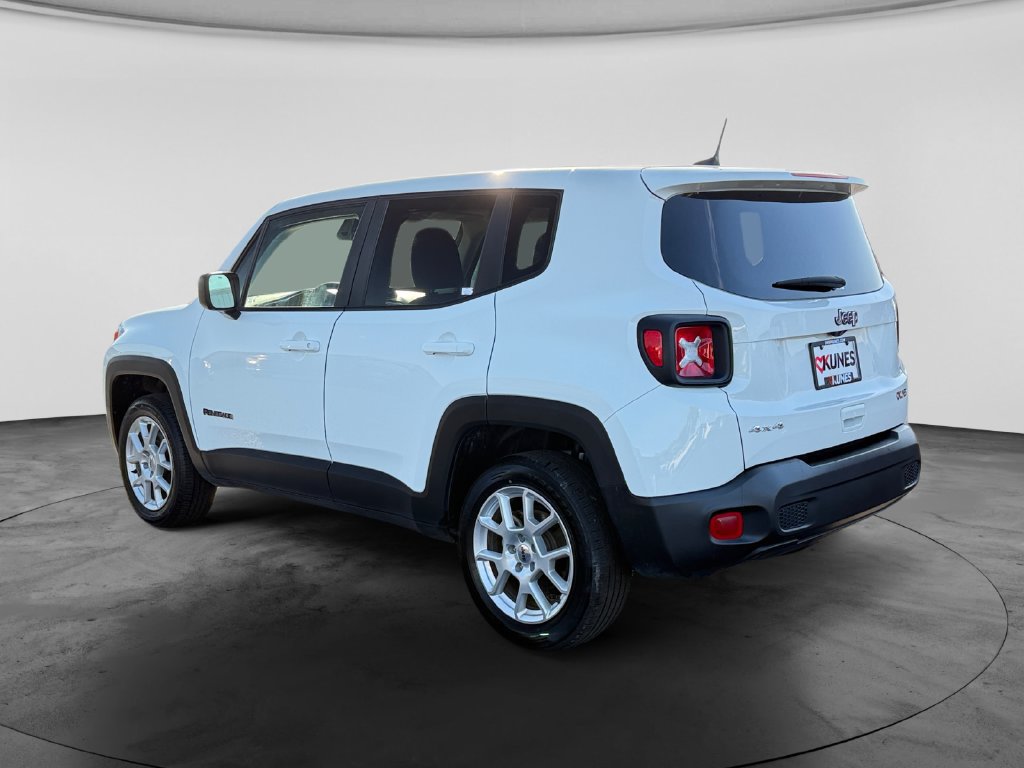 Used 2023 Jeep Renegade Latitude AWD/4WD image 7