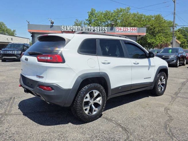 Used 2015 Jeep Cherokee Trailhawk w/ Comfort/Convenience Group AWD/4WD image 7