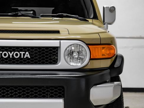 Used 2014 Toyota FJ Cruiser 4WD w/ Upgrade Package image 42