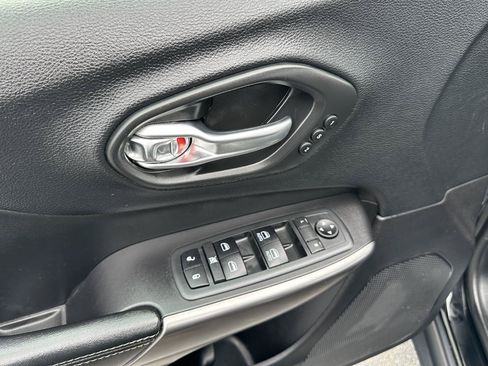 Used 2020 Jeep Cherokee Limited AWD/4WD image 23
