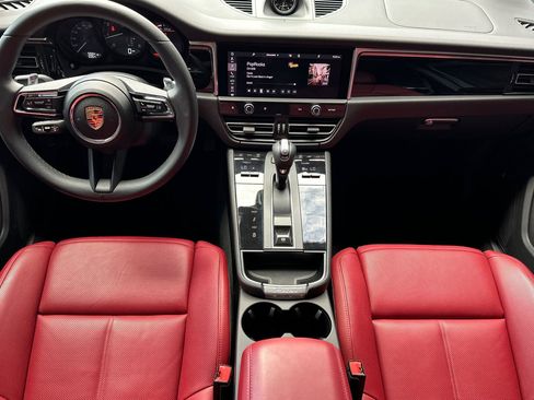 Used 2025 Porsche Macan image 6
