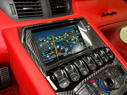 Used 2018 Lamborghini Aventador S image 35