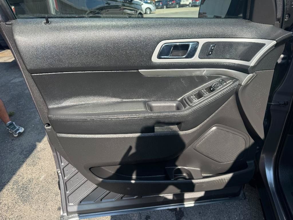 Used 2013 Ford Explorer XLT FWD image 9