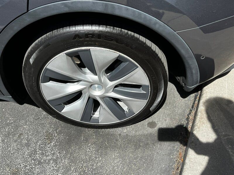 Used 2021 Tesla Model Y Long Range AWD/4WD image 12