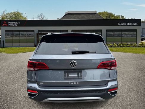 Used 2022 Volkswagen Taos SE w/ Panoramic Sunroof Package FWD image 4