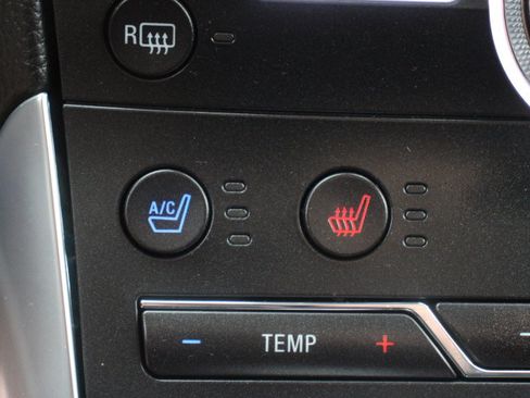 Used 2019 Ford Edge Titanium w/ Equipment Group 301A AWD/4WD image 31