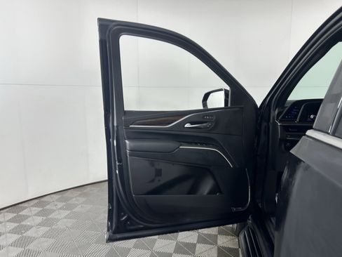 Used 2023 Cadillac Escalade Premium Luxury image 27