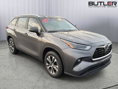 Used 2023 Toyota Highlander XLE FWD image 8