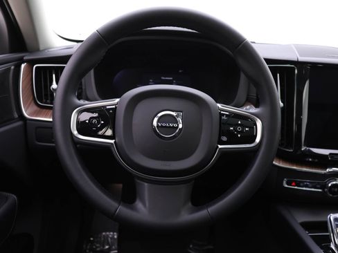 Certified 2023 Volvo XC60 B6 Ultimate w/ Protection Package Premier image 17