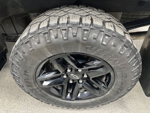 Used 2022 Chevrolet Silverado 1500 LT Trail Boss w/ Convenience Package II image 17