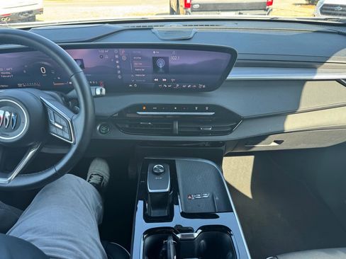 Used 2025 Buick Enclave Preferred image 19