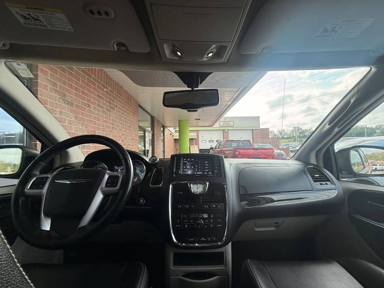 Used 2015 Chrysler Town & Country Touring-L w/ Driver Convenience Group FWD image 17