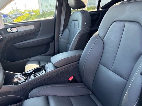 Certified 2026 Volvo XC40 B5 Plus AWD/4WD image 16