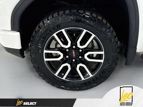 Used 2024 GMC Sierra 1500 AT4 w/ Technology Package AWD/4WD image 36