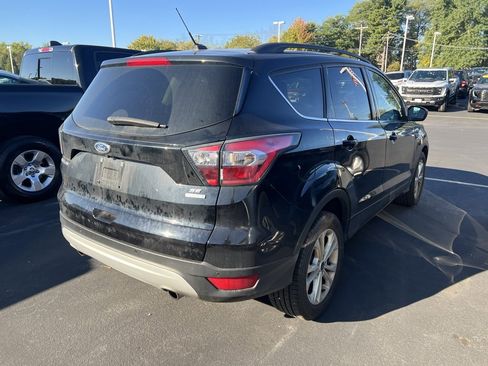 Used 2017 Ford Escape SE w/ Equipment Group 201A image 2